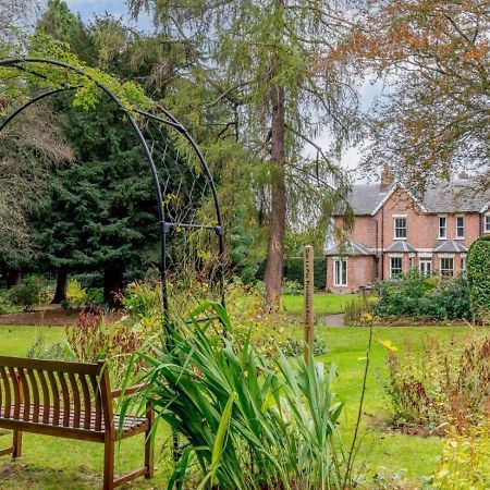 Claridge House Bed and Breakfast Lingfield Εξωτερικό φωτογραφία