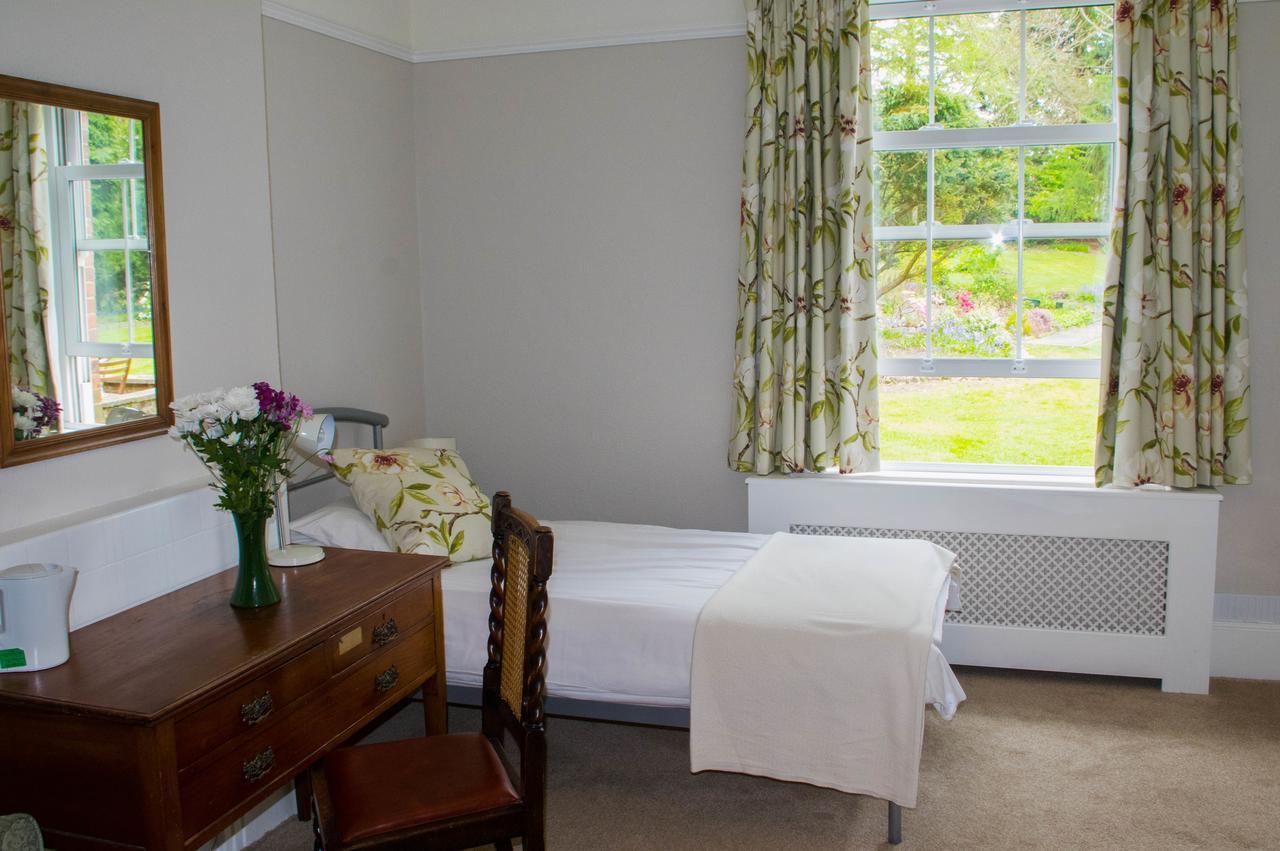 Claridge House Bed and Breakfast Lingfield Εξωτερικό φωτογραφία